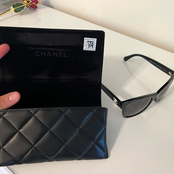 Chanel sunglasses. - Picture 5 of 12